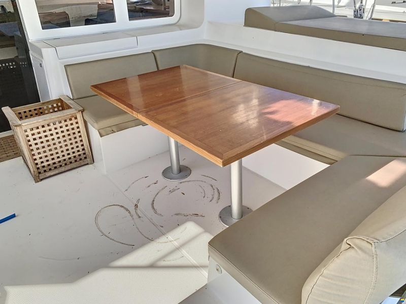 Lagoon 52