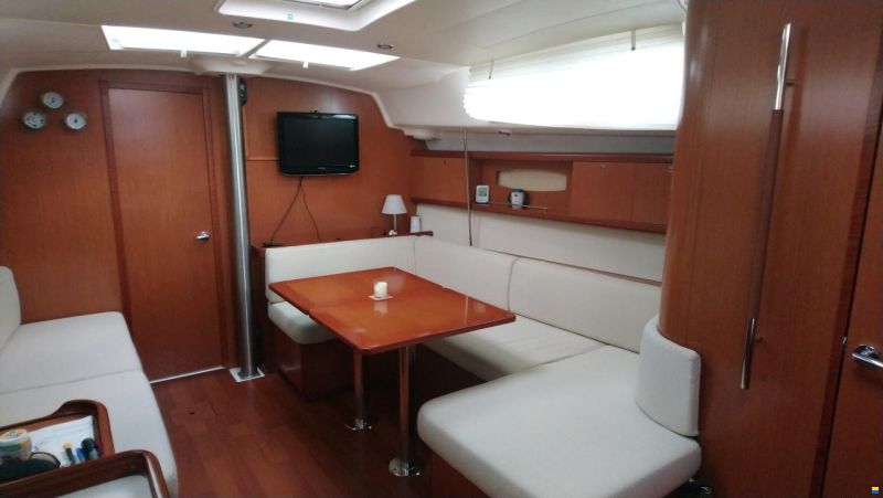 Beneteau Oceanis 43