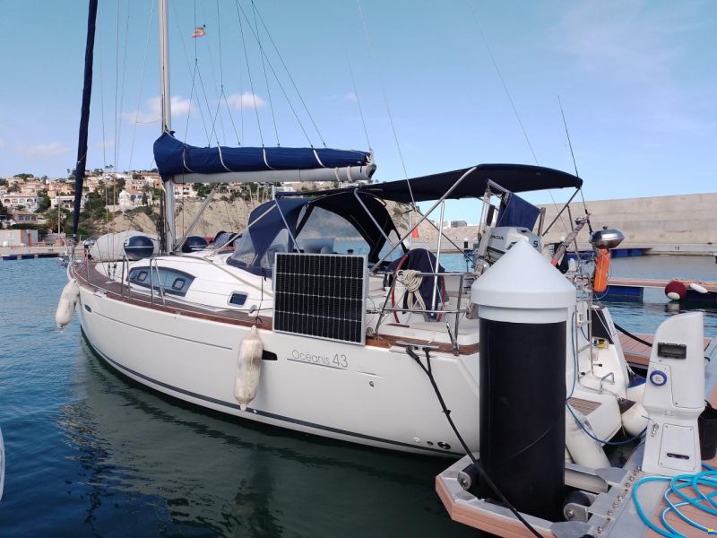 Beneteau Oceanis 43