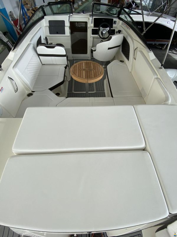 Sea Ray 230 SSE