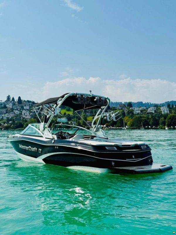 MasterCraft X10 / 210