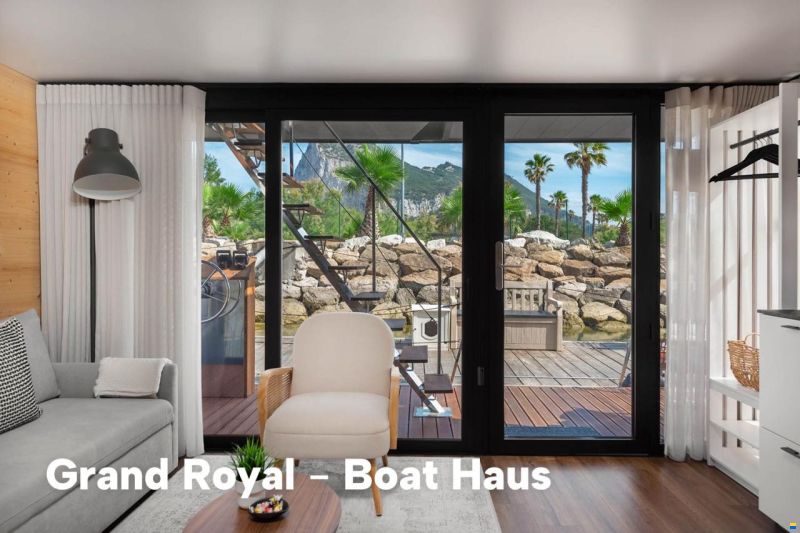 Boat Haus Mediterranean 12X4,5 ROYAL Hou