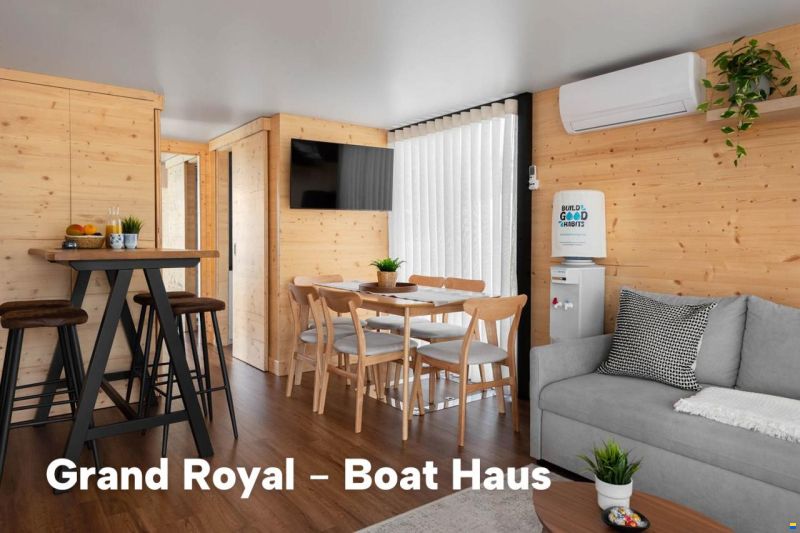 Boat Haus Mediterranean 12X4,5 ROYAL Hou