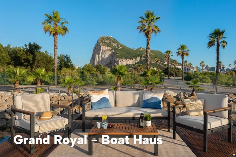 Boat Haus Mediterranean 12X4,5 ROYAL Hou