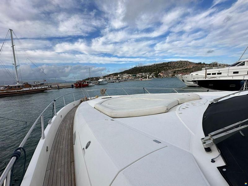 Sunseeker Predator 82