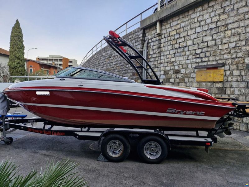 Bryant Boats 210