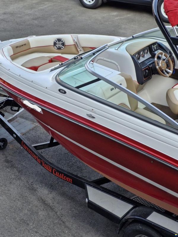Bryant Boats 210