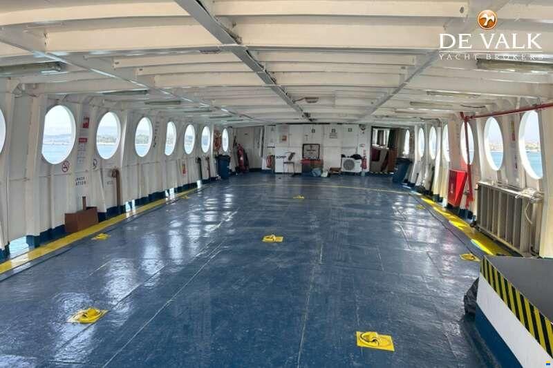 CAR/PASSENGERS FERRY 33