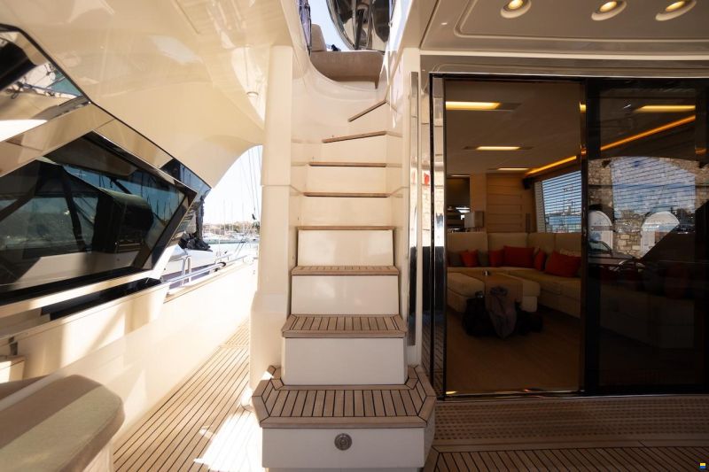 Monte Carlo Yachts 70