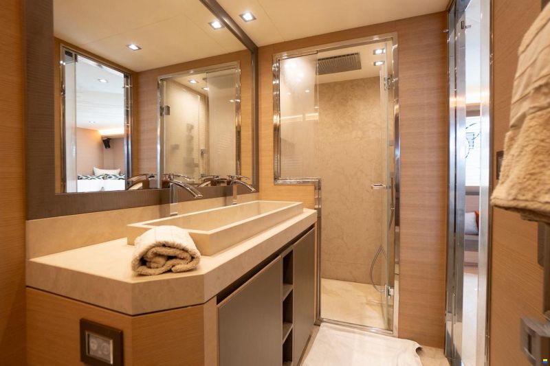 Monte Carlo Yachts 70