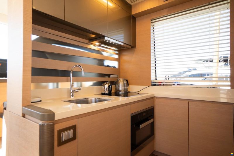 Monte Carlo Yachts 70