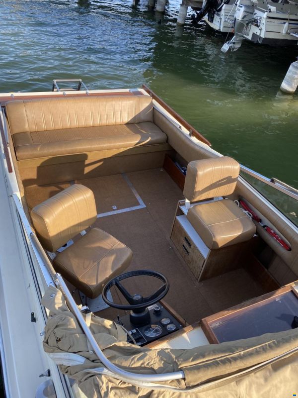 Sunseeker 23 Sport Cabin