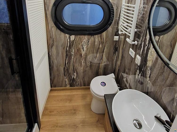 CampiBoat Campi 460 Ihr schwimmendes Zuhause Sauna