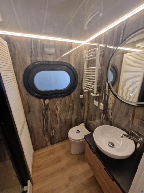 CampiBoat Campi 460 Ihr schwimmendes Zuhause Sauna