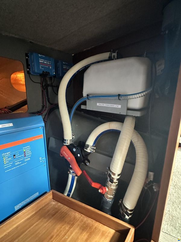 Prout Snowgoose 37