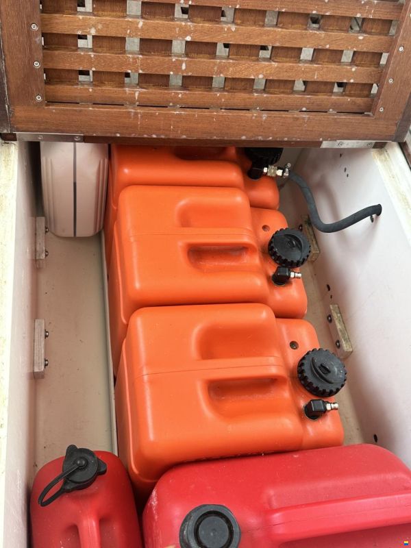 Prout Snowgoose 37