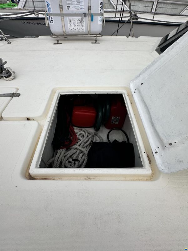 Prout Snowgoose 37