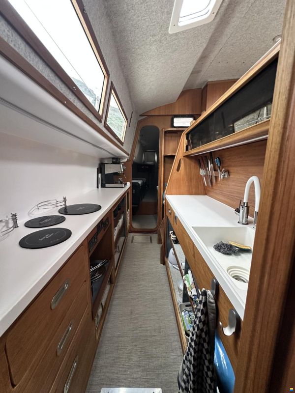 Prout Snowgoose 37