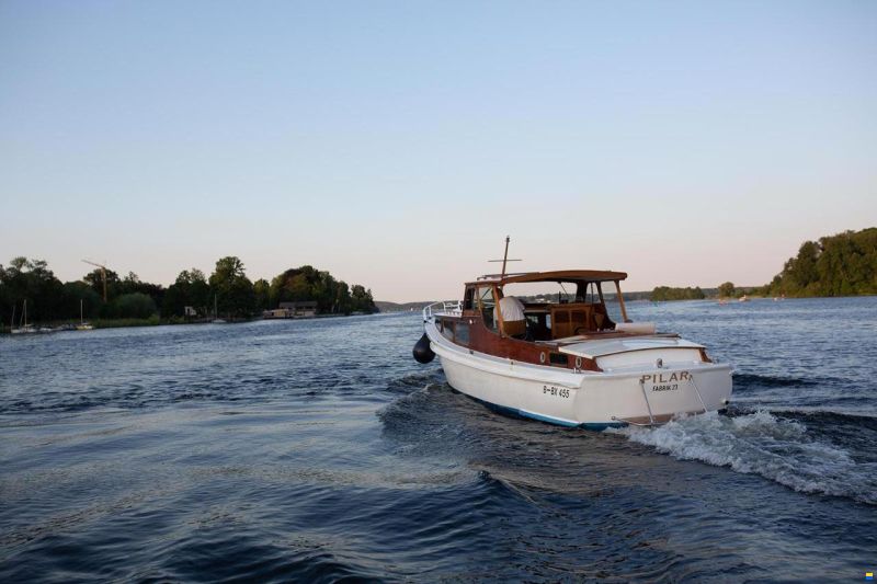 Cammenga Zeitlose Motoryacht