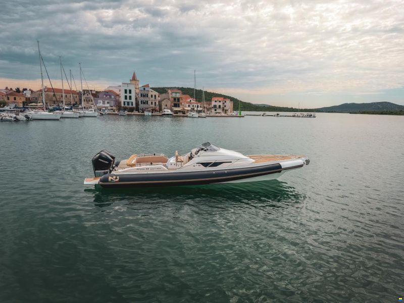 Nuova Jolly Prince 33 Sport Cabin
