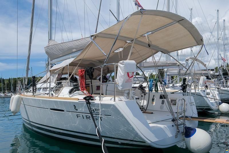 Beneteau First 35