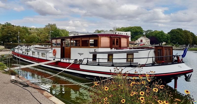 30m charmantes Wohnschiff mit Pool