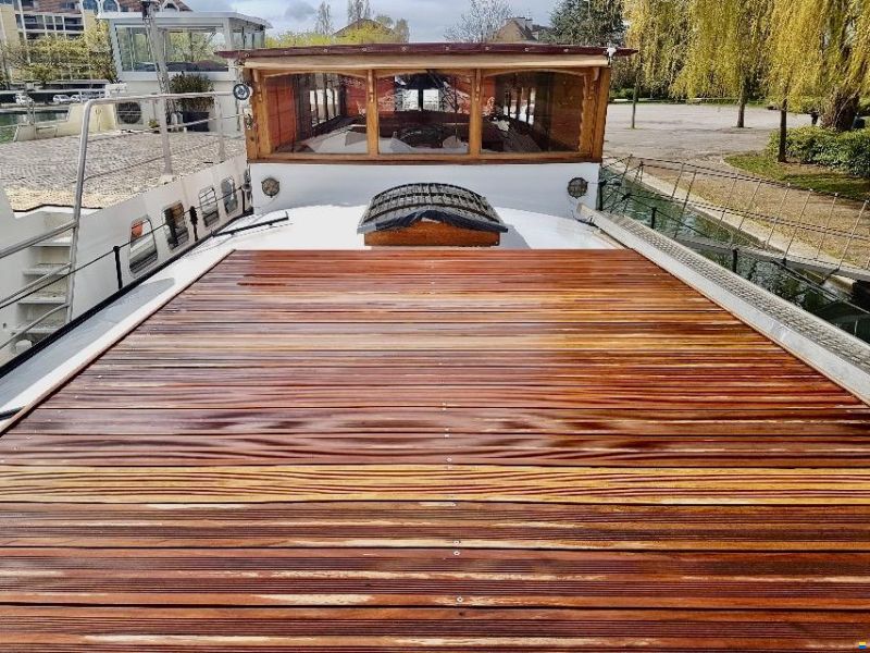 30m charmantes Wohnschiff mit Pool