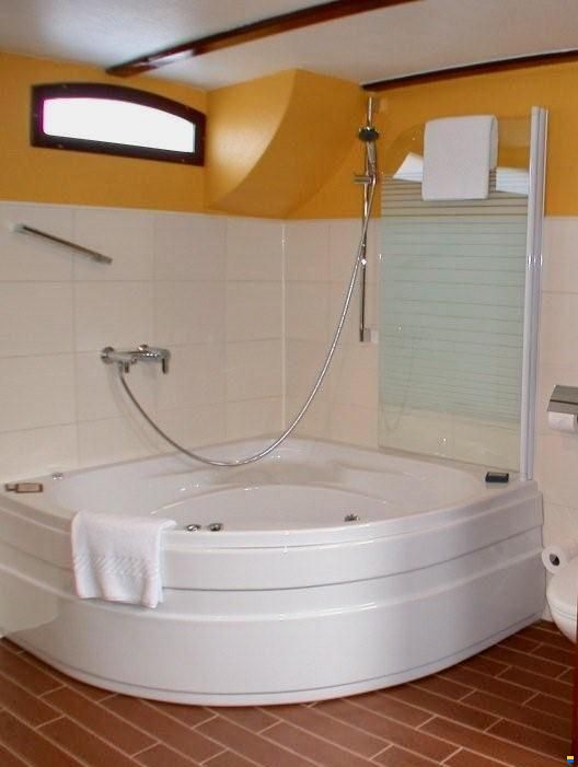 30m charmantes Wohnschiff mit Pool