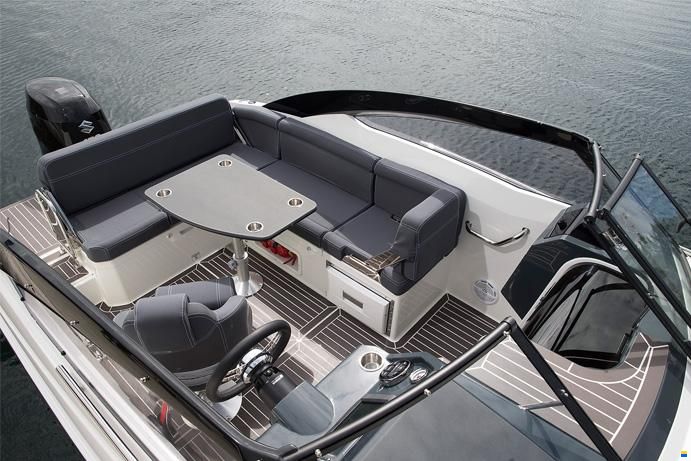 Parker 630 Day Cruiser