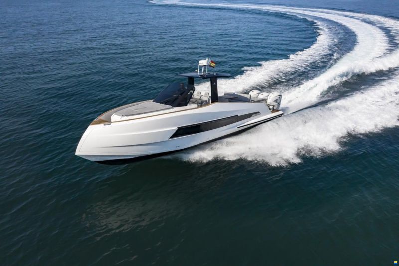 Astondoa 377 Coupé Fuoribordo
