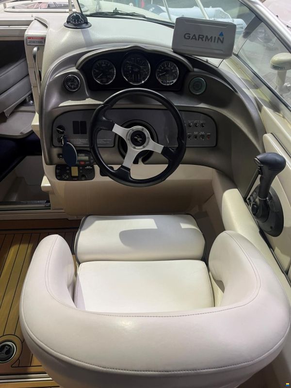 Sea Ray 240 SSE Sunsport m. 350 MAG MPI Bravo II
