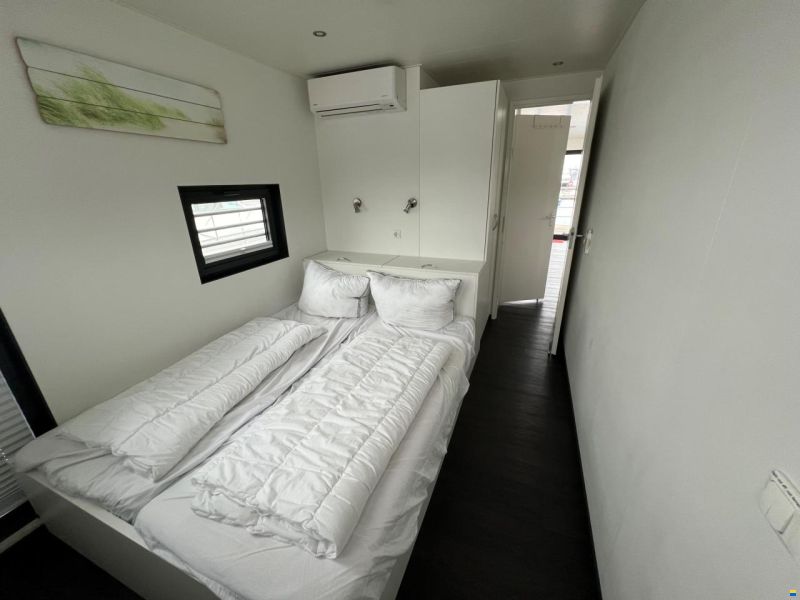 Floating Home 44