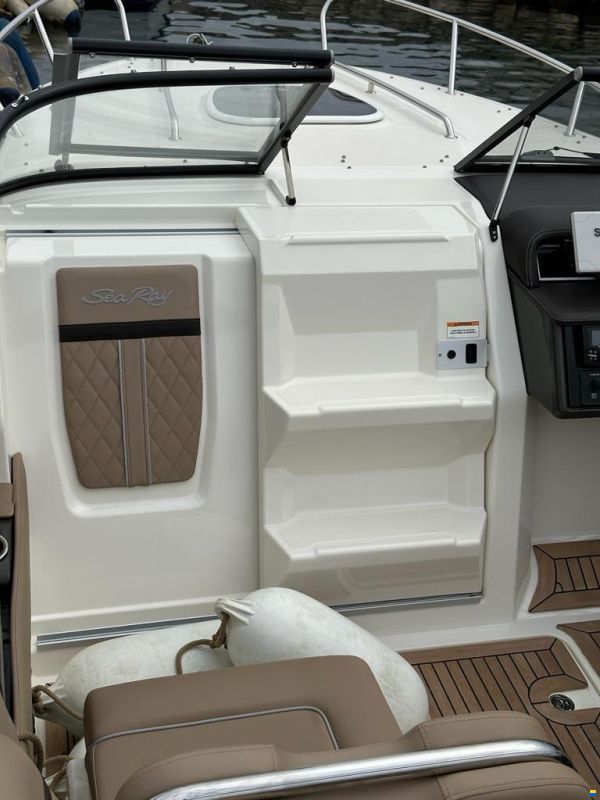 Sea Ray 250 SSE