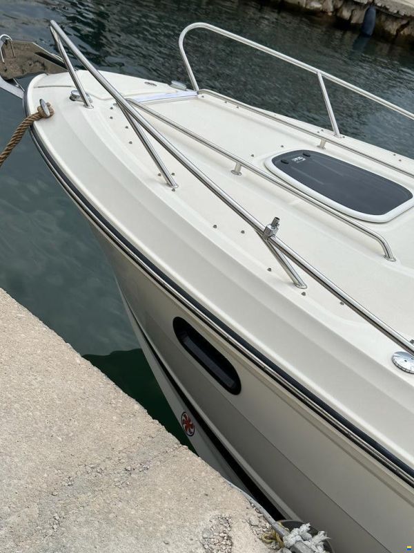 Sea Ray 250 SSE