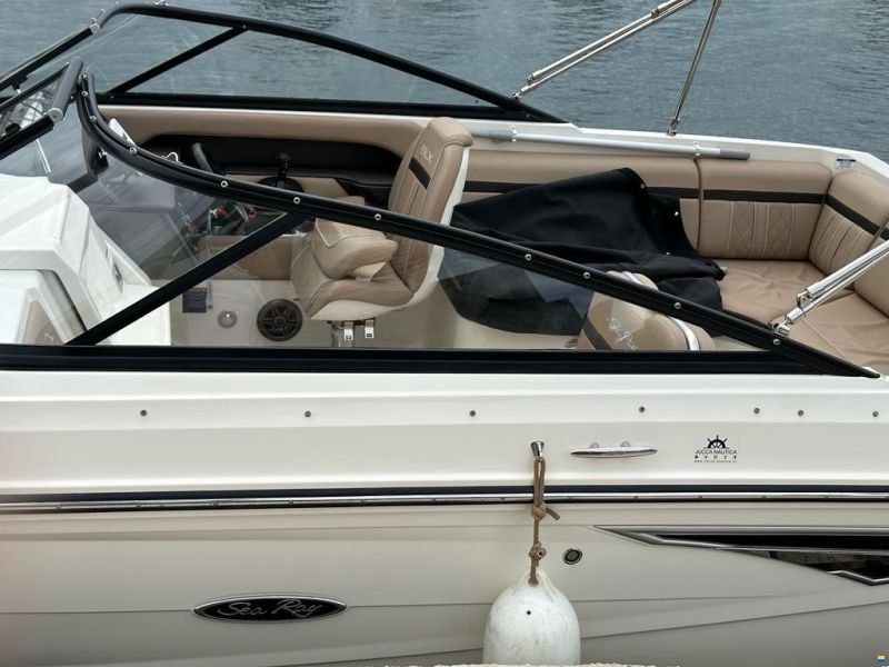 Sea Ray 250 SSE
