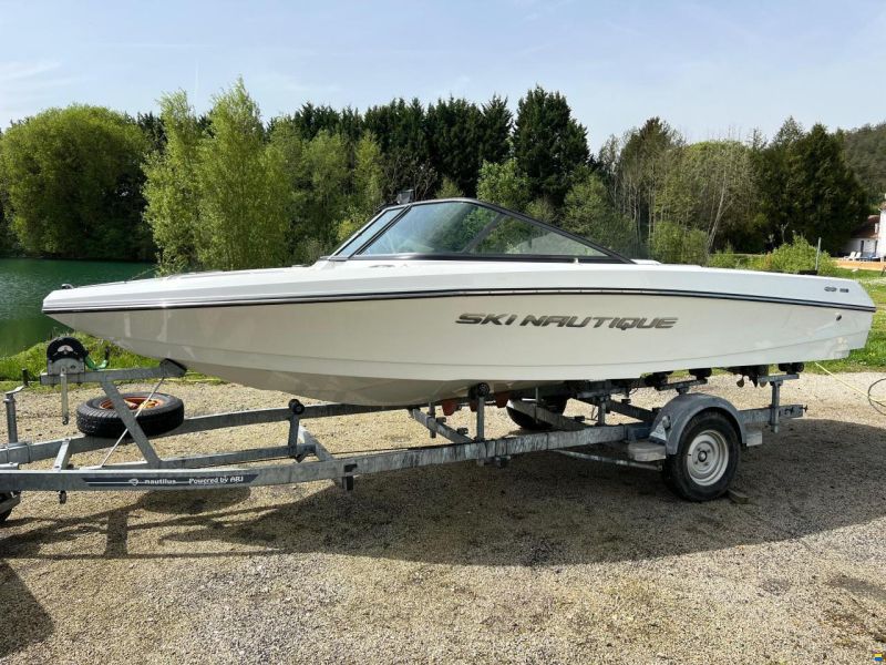 Correct Craft Nautique 200