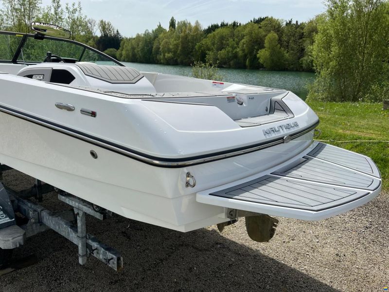 Correct Craft Nautique 200