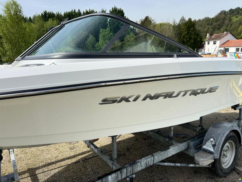 Correct Craft Nautique 200