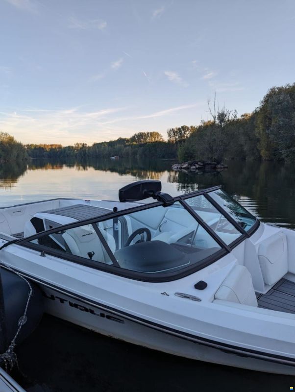 Correct Craft Nautique 200