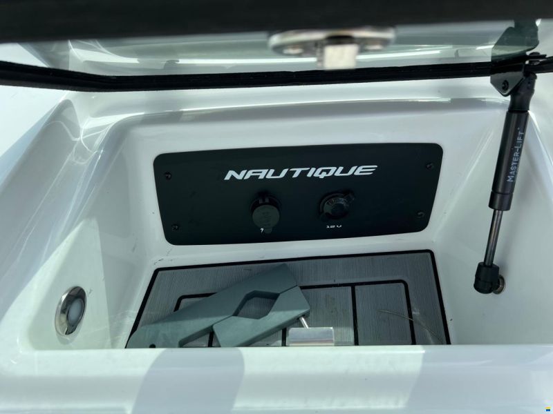 Correct Craft Nautique 200