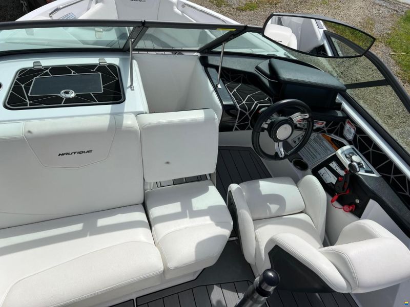 Correct Craft Nautique 200