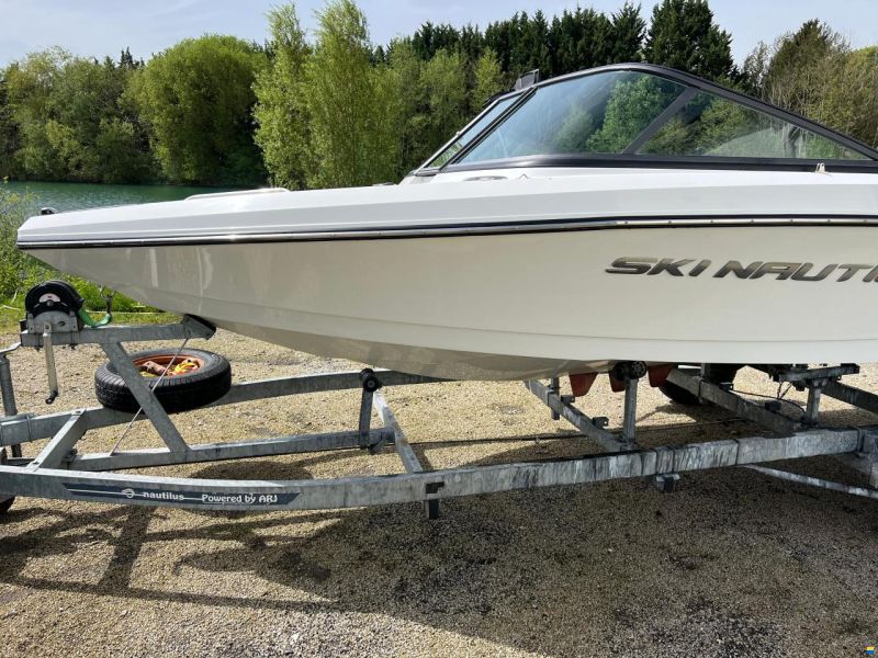 Correct Craft Nautique 200