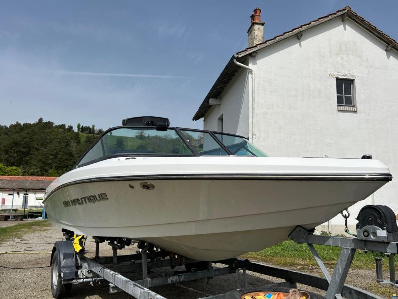 Correct Craft Nautique 200