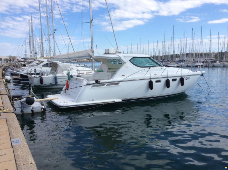 Tiara Sovran 4300
