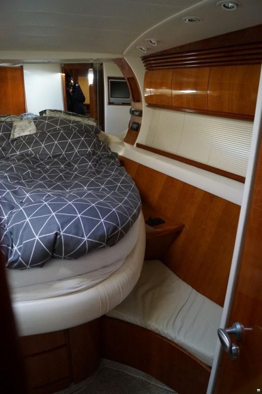 Pershing 54