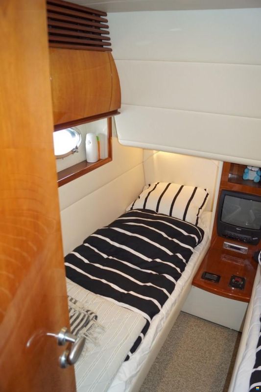 Pershing 54