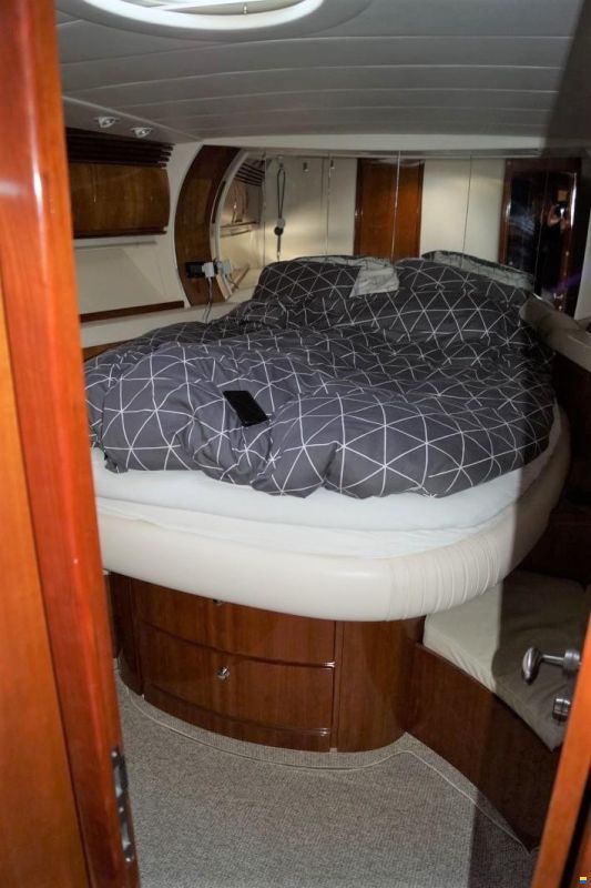 Pershing 54