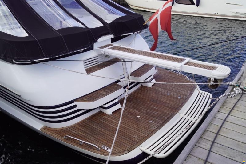 Pershing 54