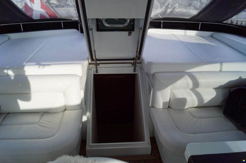 Pershing 54