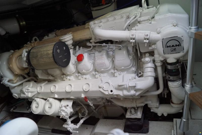 Pershing 54